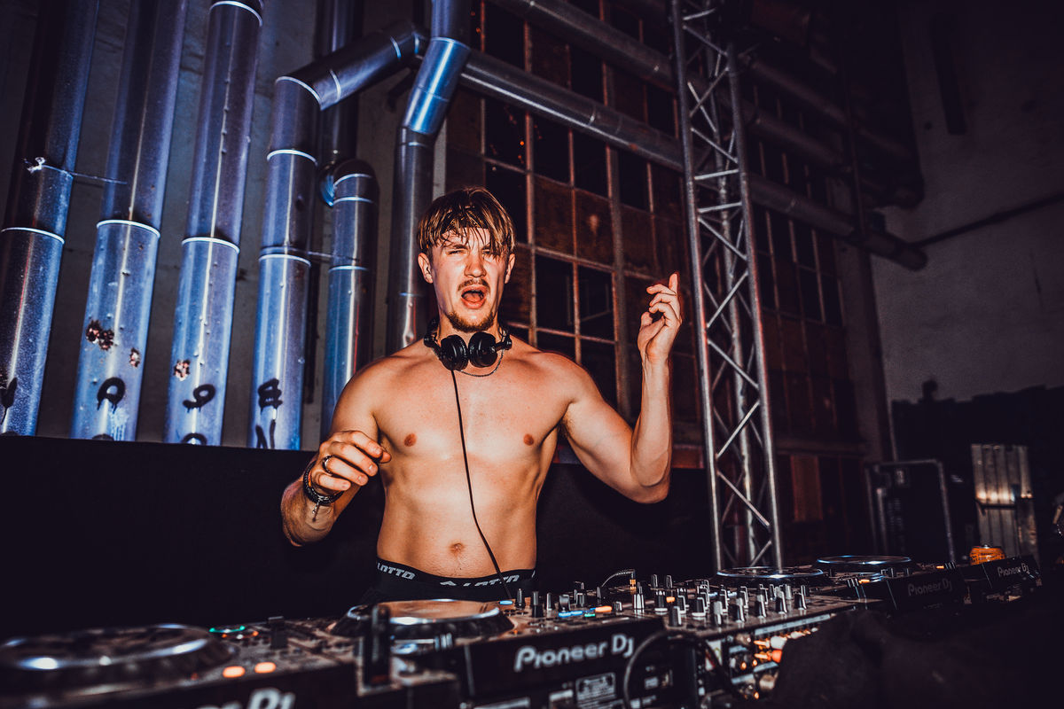 Loading... just a sec